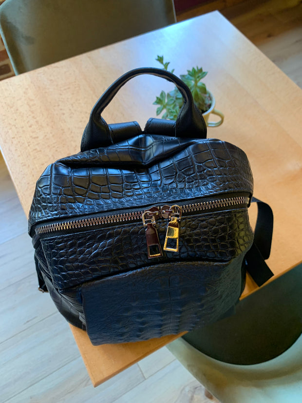 Rucsac negru crocodil Gaia - TIARA CONCEPT STORE